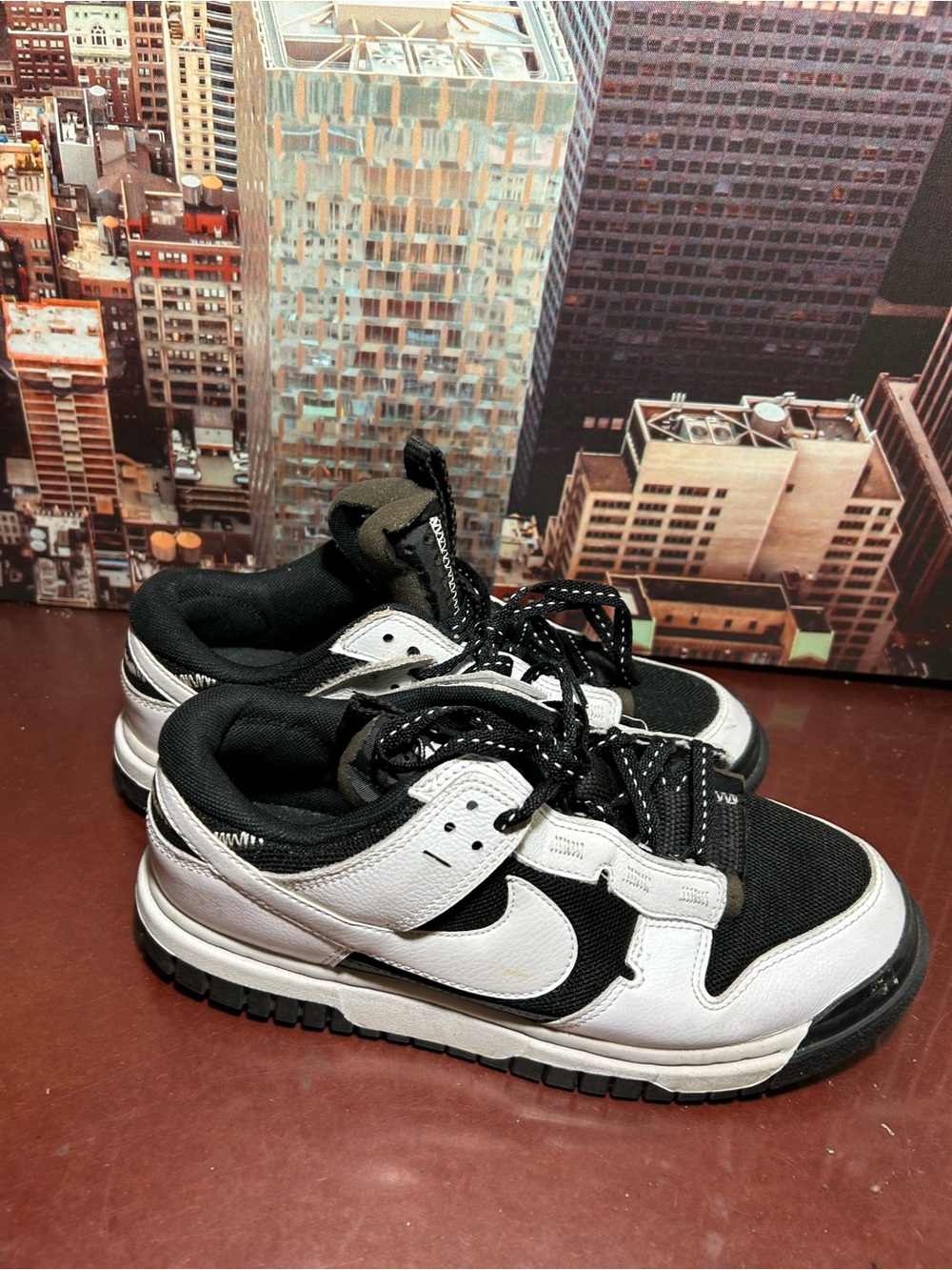 Nike Black and White Low-Top Sneakers with Contrast Swoosh